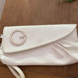 White GUESS clutch hand bag with wristlet, very good condition!